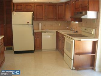 1616 Hampton Road Havertown, PA 19083 - Photo 4 of 9 a utility room with dryer and washer