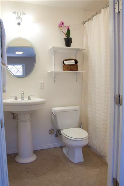5793 Berkeley Road Goleta, CA 93117 - Photo 17 of 20 Guest Suite Bath