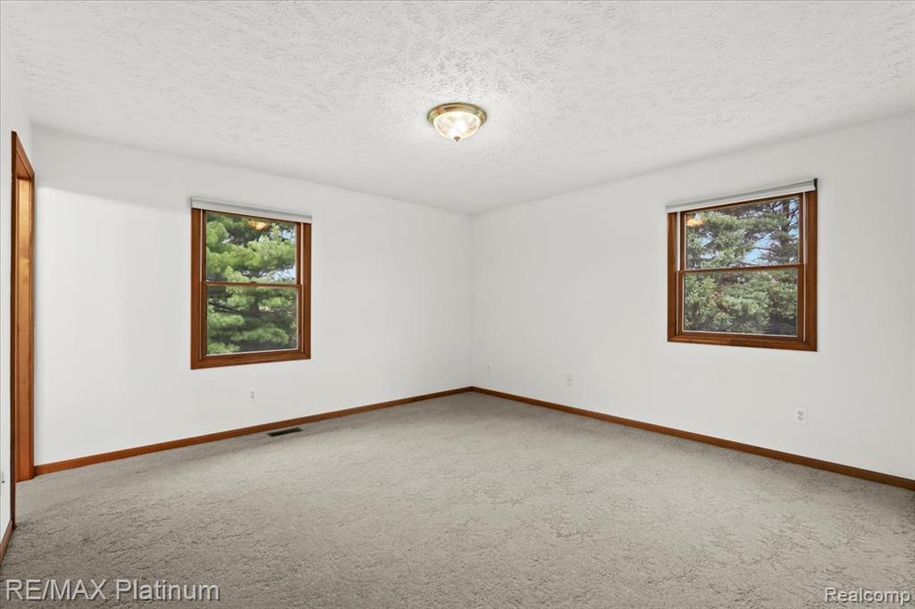 6893 Sanford Road Howell, MI 48855 - Photo 18 of 44