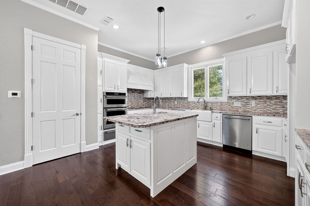 1201 Robbins Road Athens, TX 75751 - Photo 17 of 45 Gallery Image 17