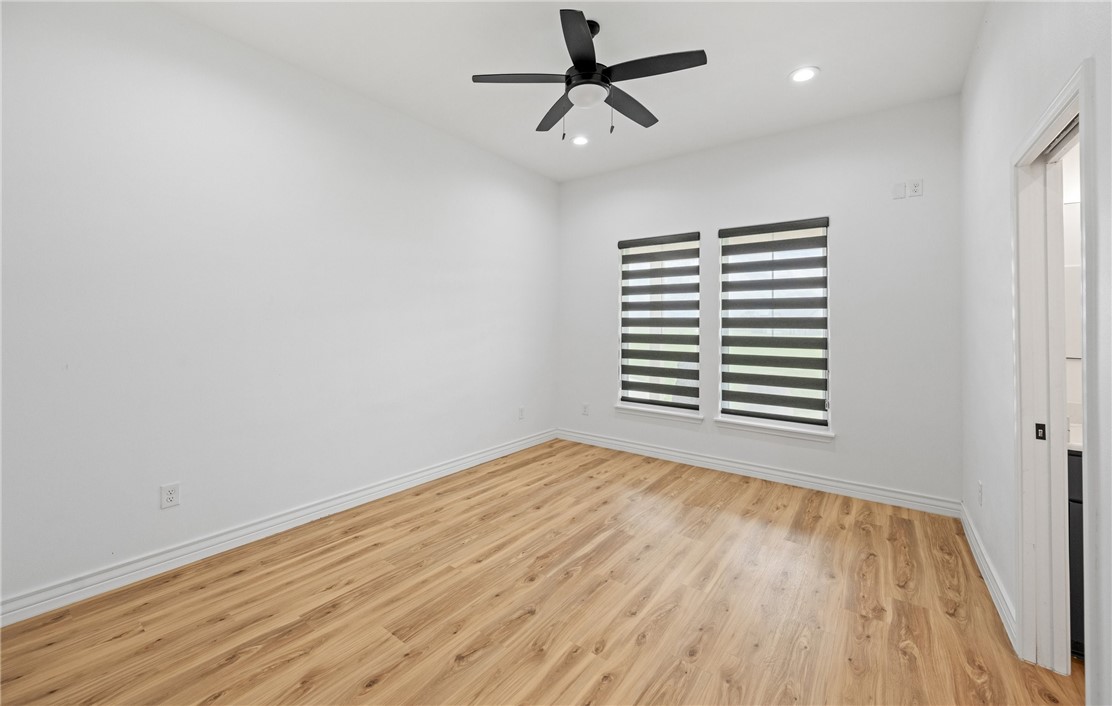 921 Santa Cruz Lane Corpus Christi, TX 78415 - Photo 12 of 23