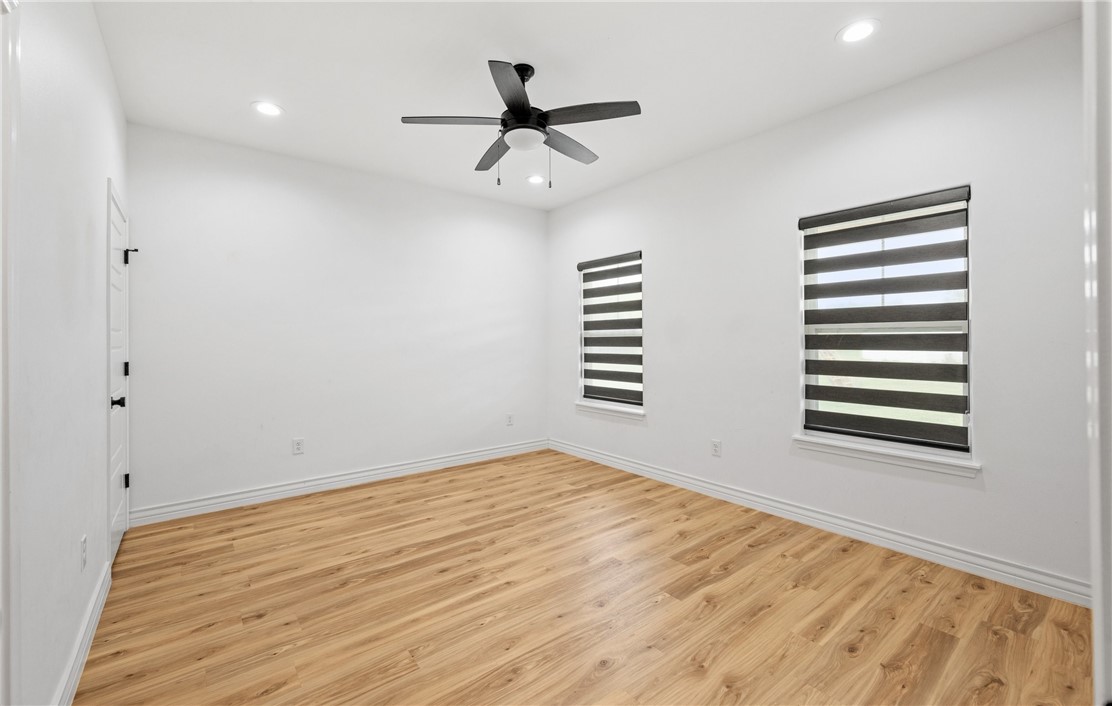 921 Santa Cruz Lane Corpus Christi, TX 78415 - Photo 17 of 23