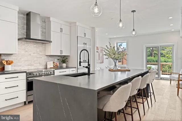 $2,250,000 | 131 11th Street Northeast, Unit 3, Washington, DC 20002