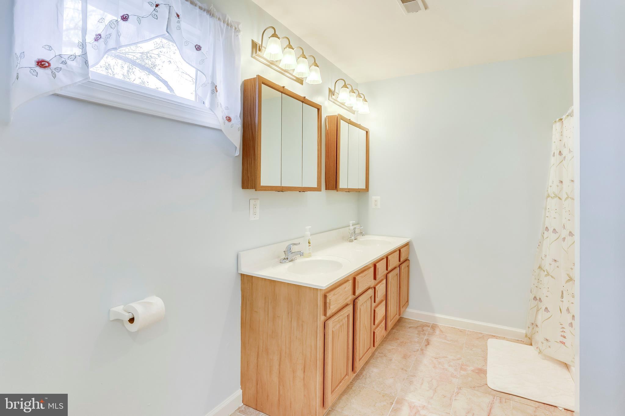 1745 Anderson Road Falls Church, VA 22043 - Photo 32 of 41 Full Bathroom