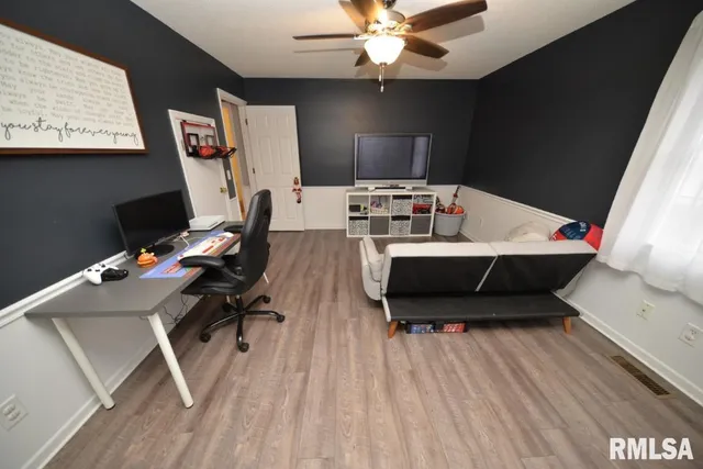 $260,000 | 824 North McCauley Lane, Mount Vernon, IL 62864