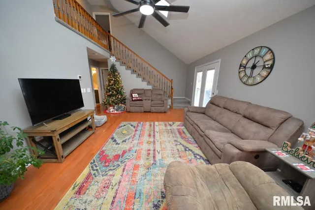 $260,000 | 824 North McCauley Lane, Mount Vernon, IL 62864