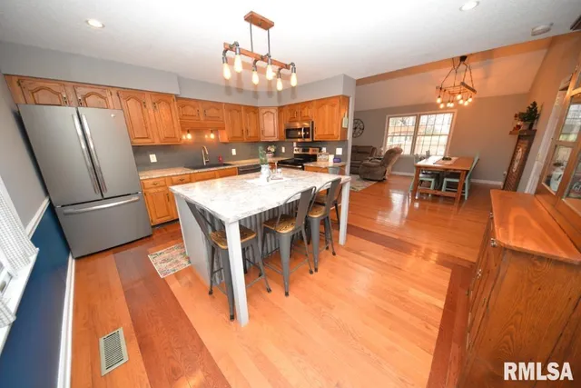 $260,000 | 824 North McCauley Lane, Mount Vernon, IL 62864