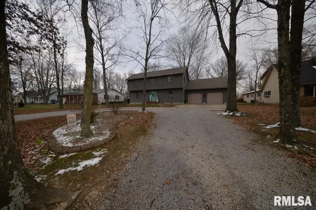 $260,000 | 824 North McCauley Lane, Mount Vernon, IL 62864