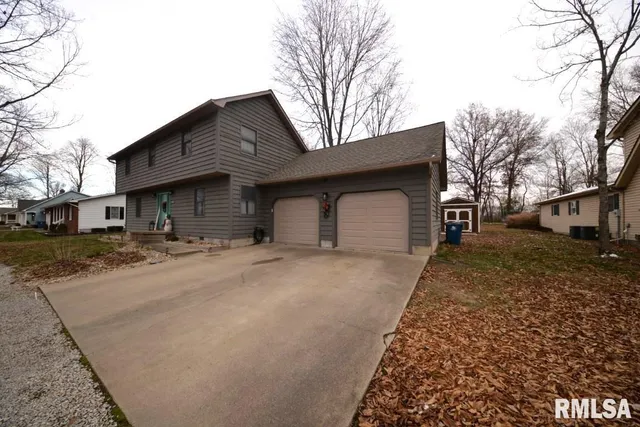 $260,000 | 824 North McCauley Lane, Mount Vernon, IL 62864