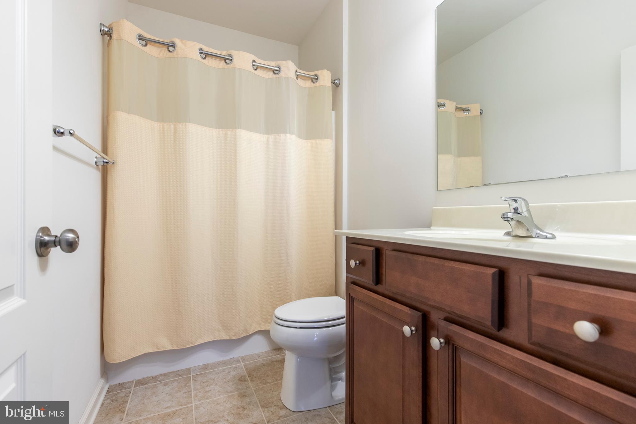 428 Welsh Hill Road Newark, DE 19702 - Photo 20 of 31 Hall Bathroom