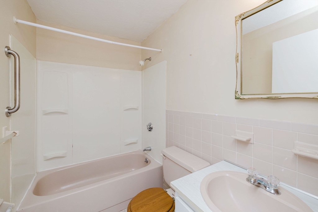 16 Erick Road, Unit 4 Mansfield, MA 02048 - Photo 13 of 15