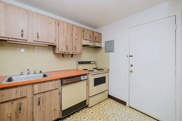 $215,000 | 16 Erick Road, Unit 4, Mansfield, MA 02048