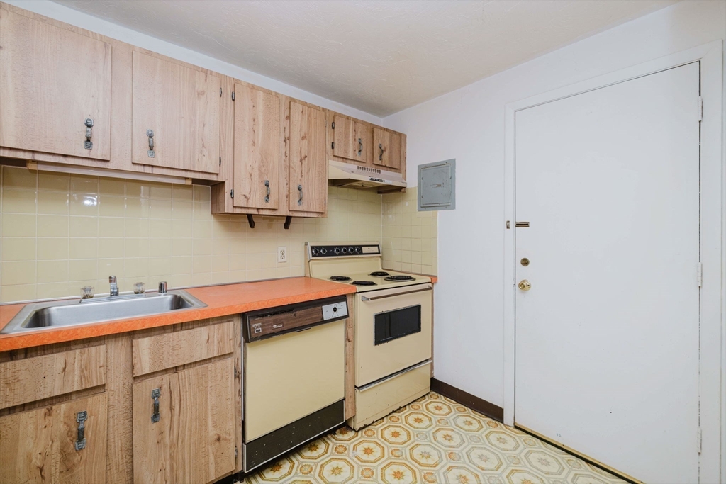 16 Erick Road, Unit 4 Mansfield, MA 02048 - Photo 7 of 15