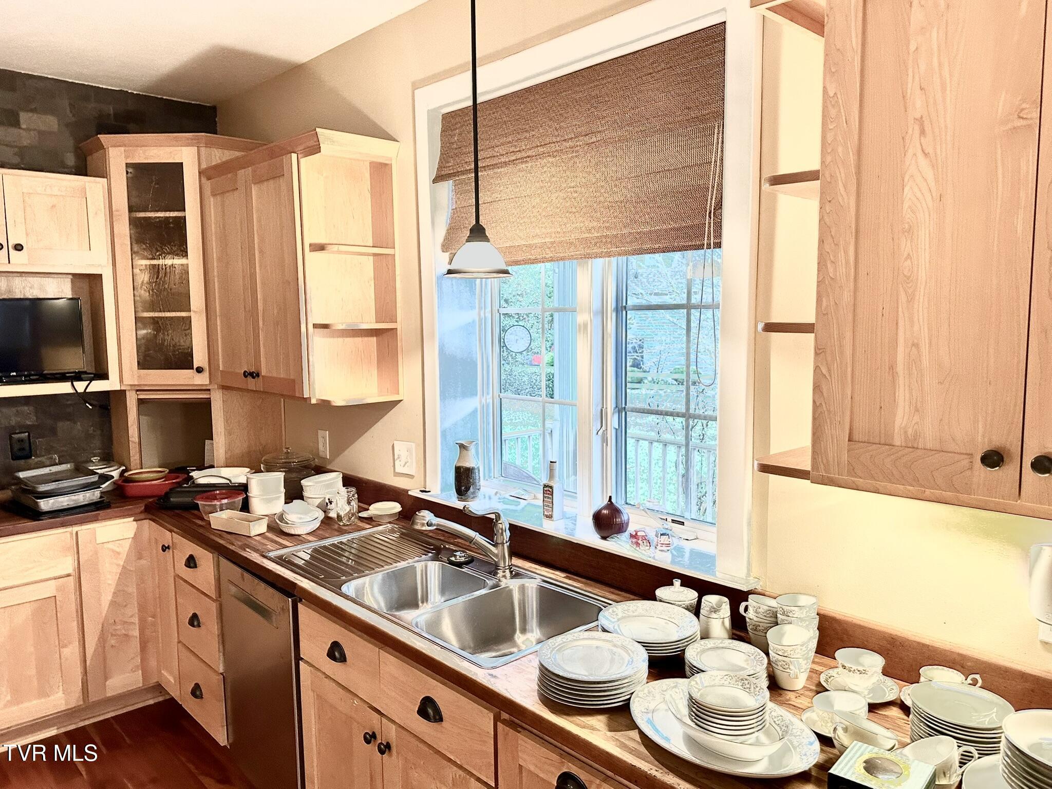 2562 Liberty Road Talbott, TN 37877 - Photo 18 of 45 e2