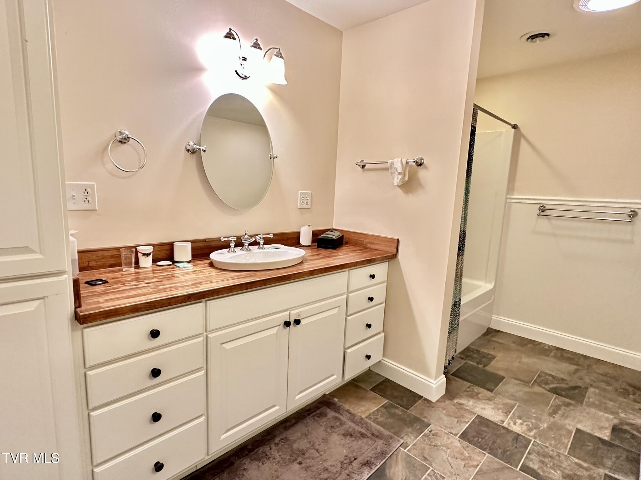 2562 Liberty Road Talbott, TN 37877 - Photo 33 of 45 i (3)