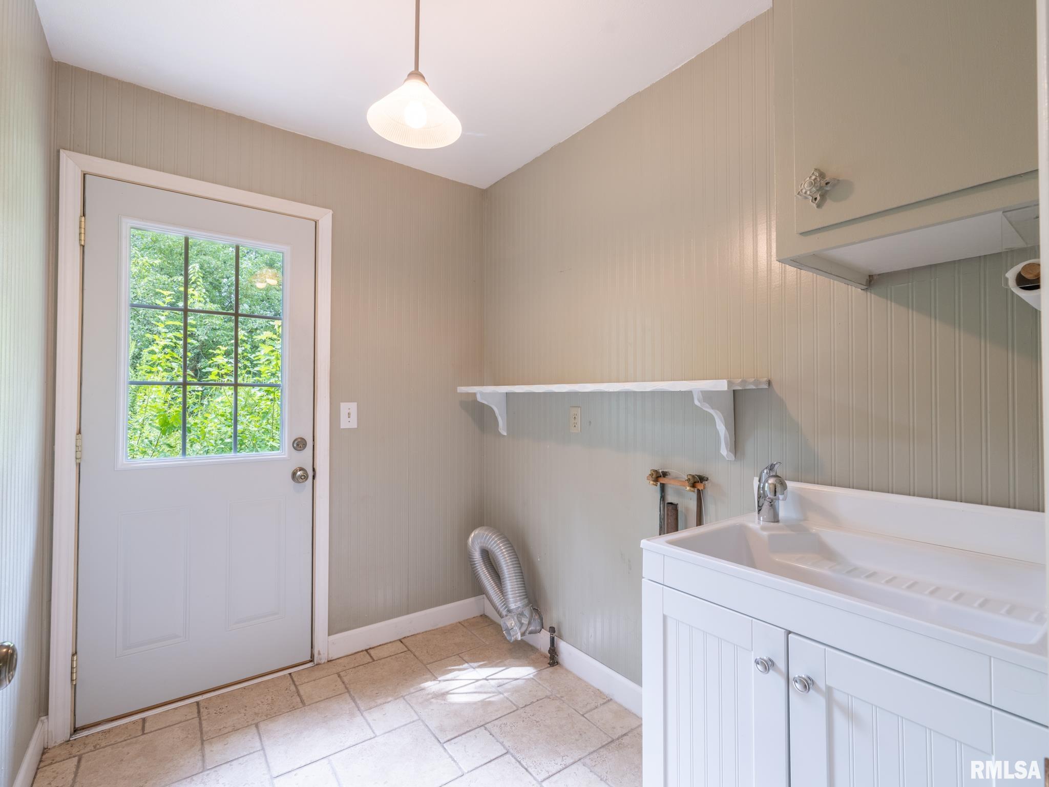 6737 North Post Oak Road Peoria, IL 61615 - Photo 17 of 38 Gallery Image 17