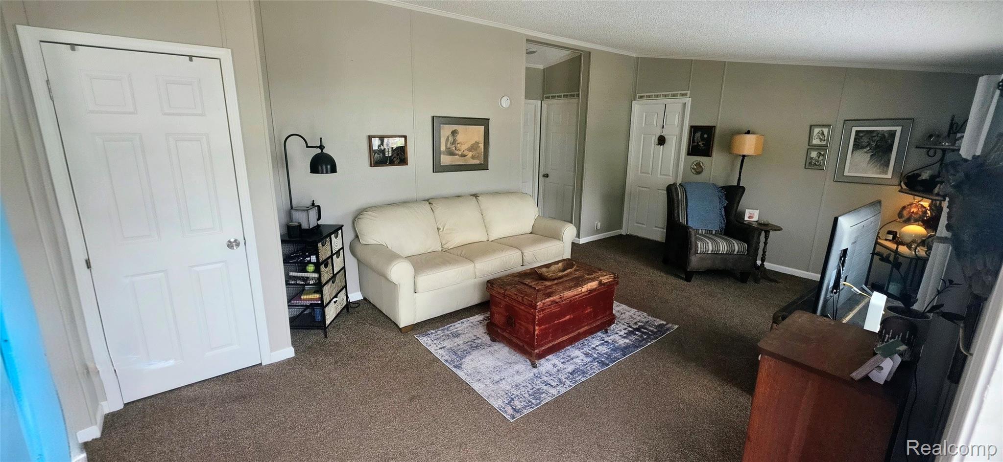 128 Chinkapin Rill Fenton, MI 48430 - Photo 2 of 25 Living Room
