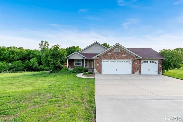 $469,900 | 121 Deer Valley Court, Troy, MO 63379