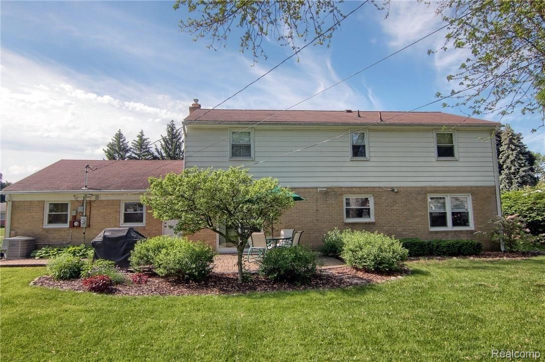 32326 Red Clover Road Farmington, MI 48334 - Photo 29 of 30 Rear_2nd_View.jpg