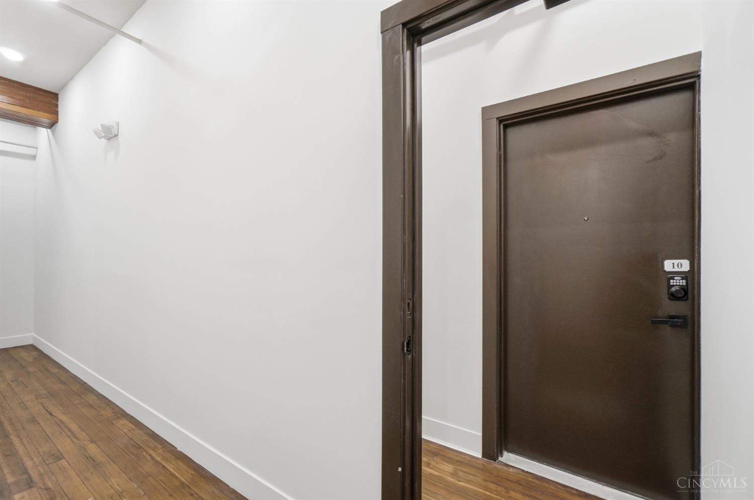 607 Main Street, Unit 10 Cincinnati, OH 45202 - Photo 32 of 37