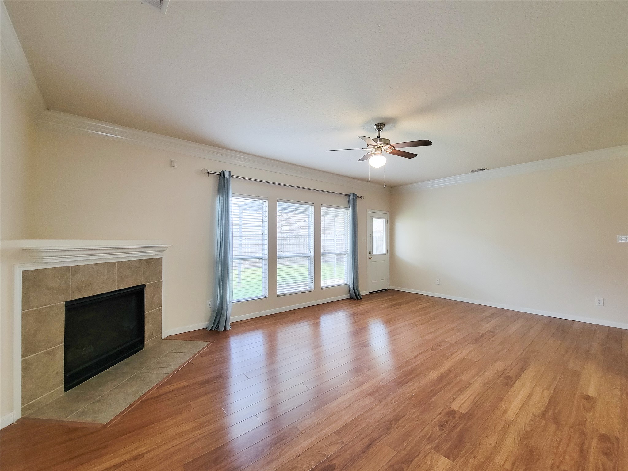 19626 Hardwood Ridge Trail Cypress, TX 77429 - Photo 13 of 48 Another view, lot of natural light.