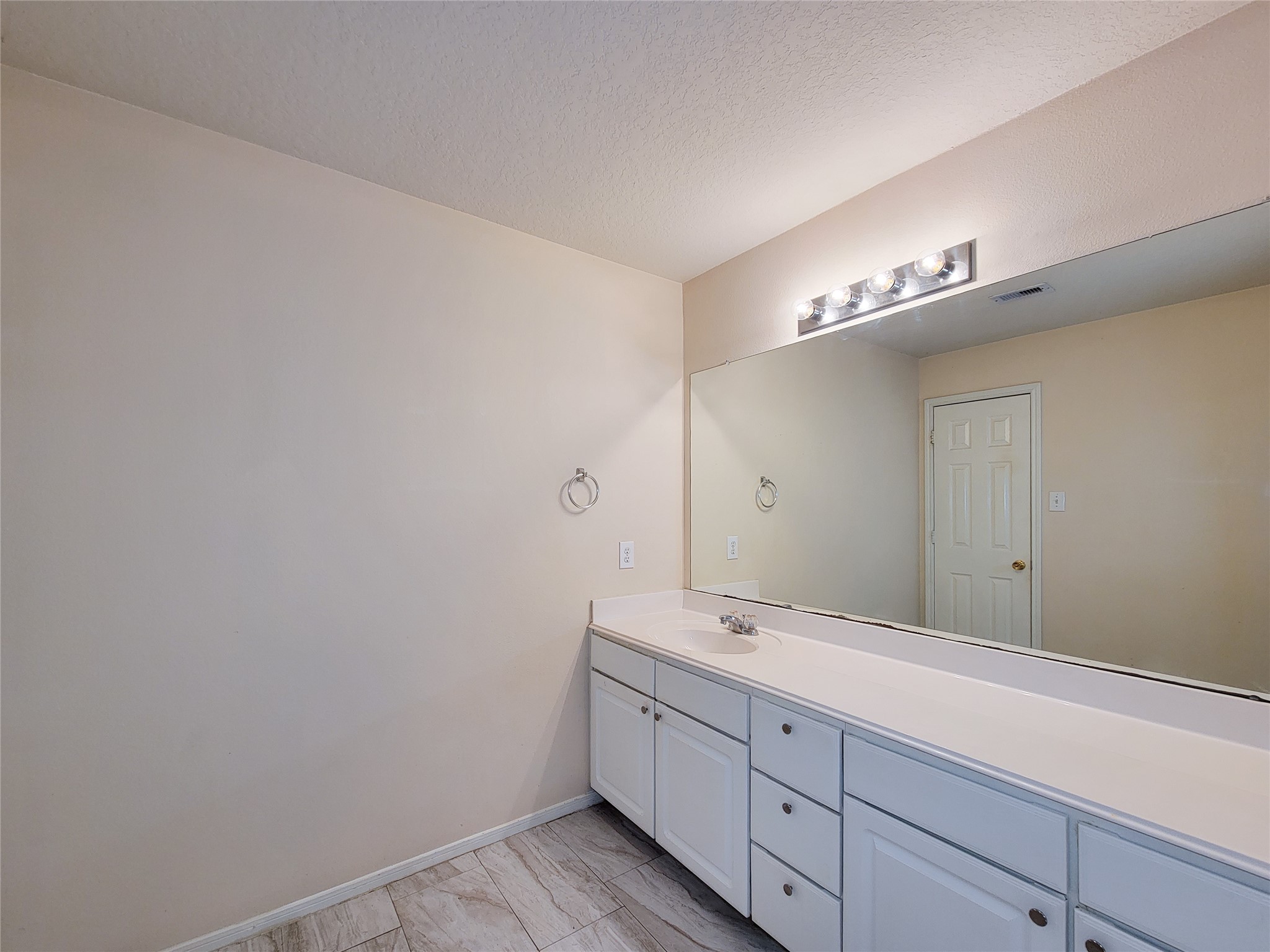 19626 Hardwood Ridge Trail Cypress, TX 77429 - Photo 34 of 48 Secondary Bathroom upstairs. Partial view.