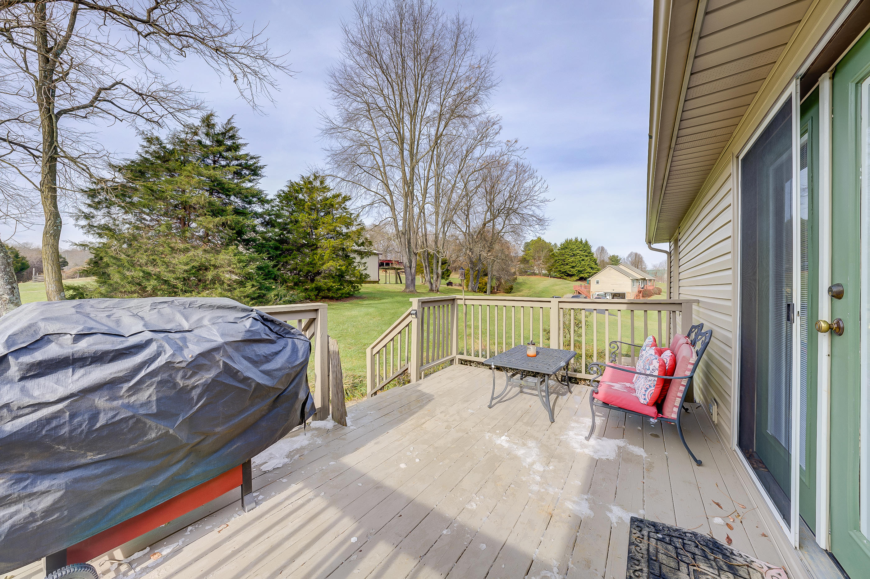 1270 Muse Road Fincastle, VA 24090 - Photo 19 of 29 Rear Deck