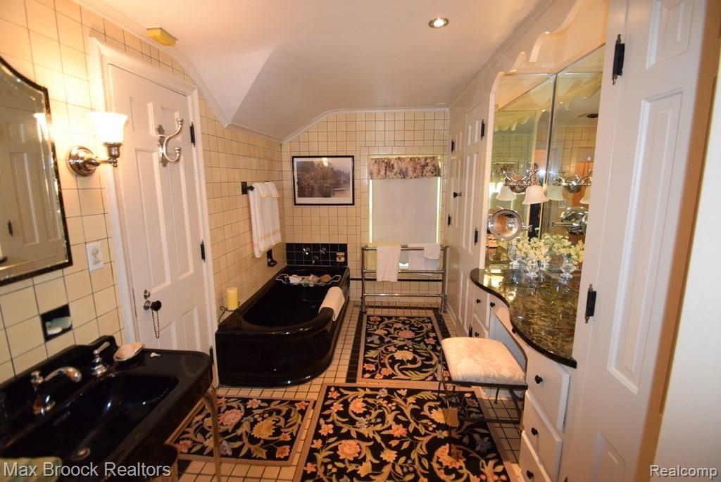 2195 West Maple Road Birmingham, MI 48009 - Photo 23 of 42 Maple Master bath 2.JPG