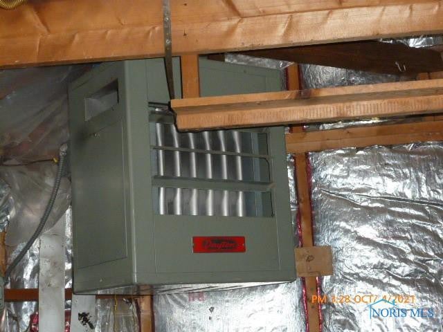 1133 Westgate Road Toledo, OH 43615 - Photo 10 of 12 Garage heater