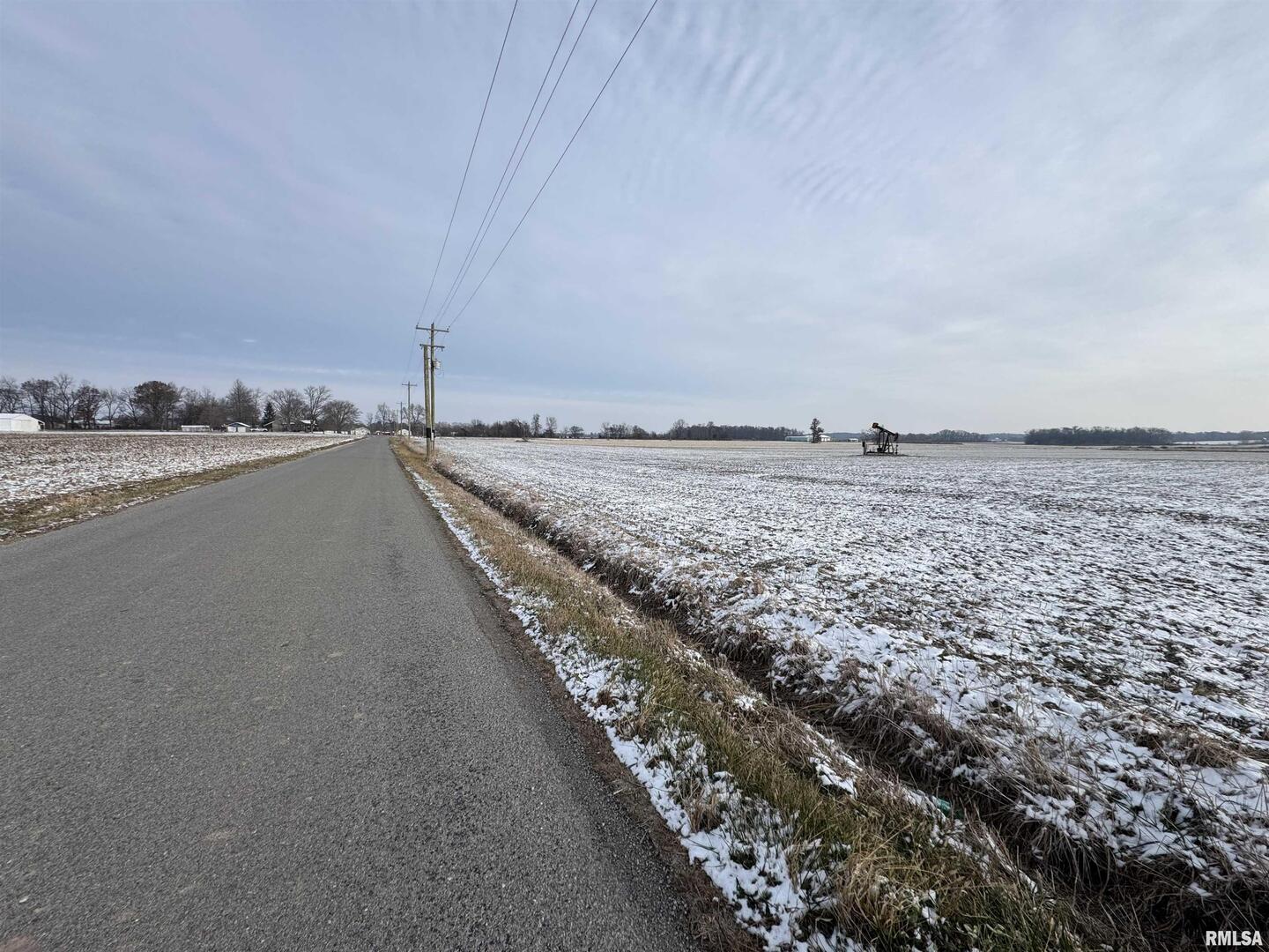 0 County Road 700 E Road Mount Carmel, IL 62863 - Photo 20 of 29 a view of an ocean and beach
