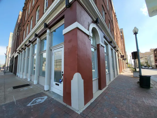 $3,995 | 70 South Front Street, Memphis, TN 38103