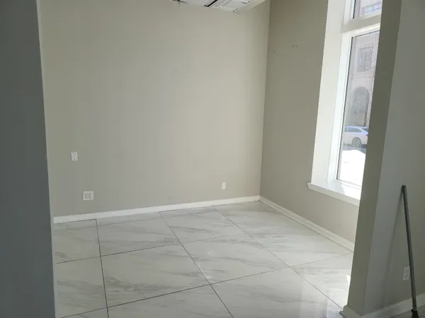 $3,995 | 70 South Front Street, Memphis, TN 38103