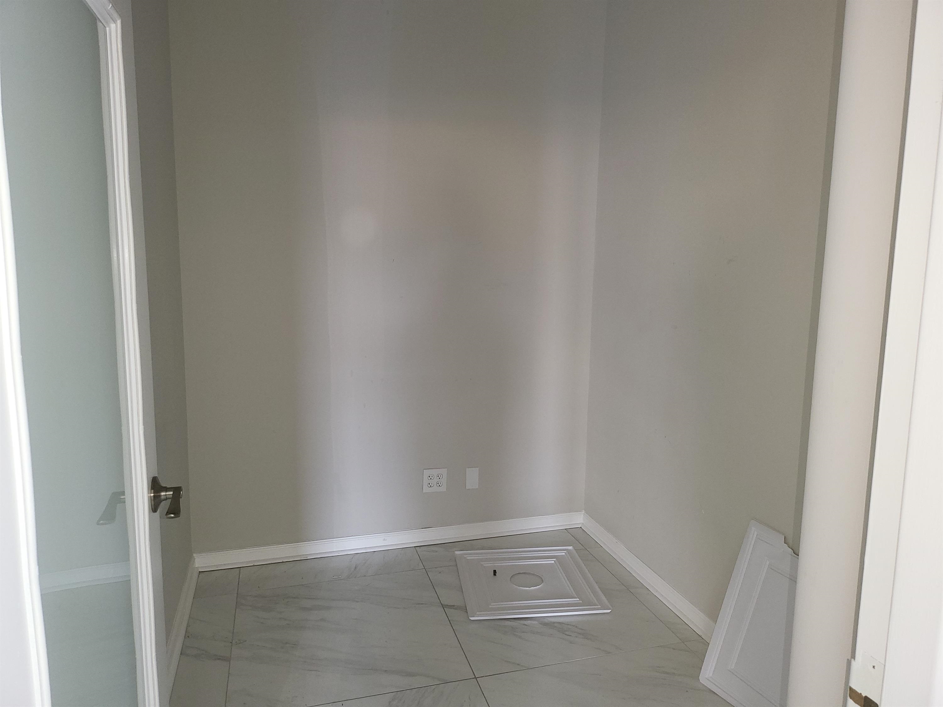 70 South Front Street Memphis, TN 38103 - Photo 10 of 12 a view of an empty room