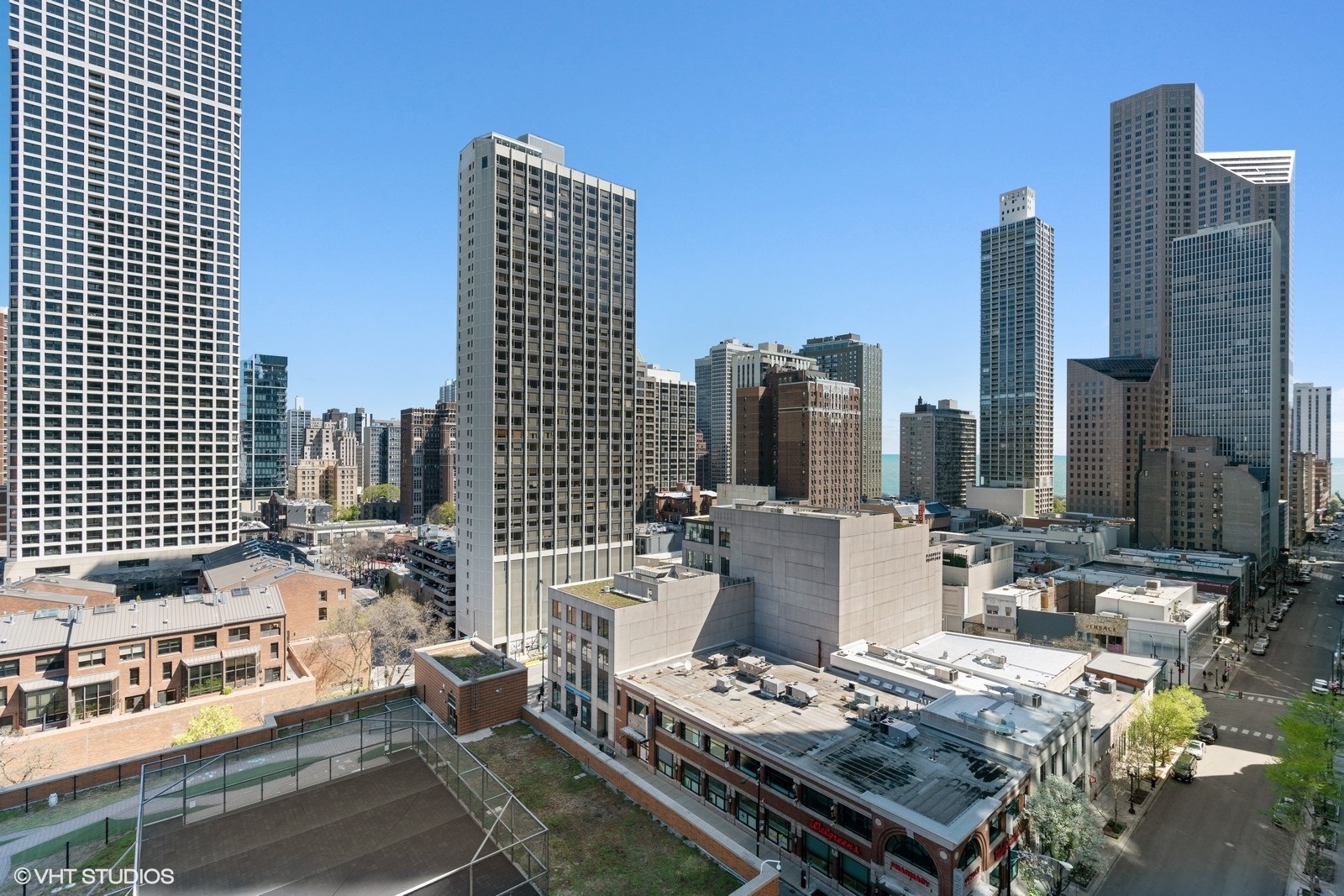 9 West Walton Street, Unit 1402 Chicago, IL 60610 - Photo 23 of 31 a view of roof with sitting area