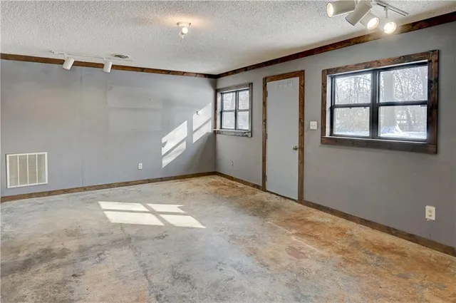 $320,000 | 10 Bluebird Drive, Agency, MO 64401