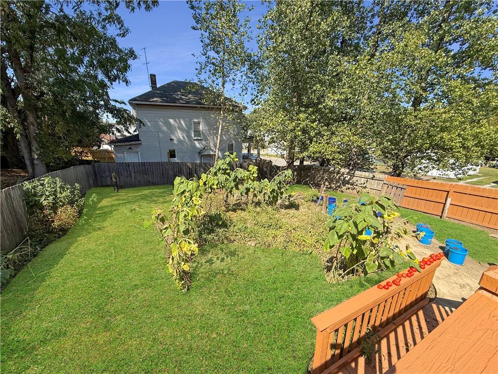 450 Clay Street Rochester, PA 15074 - Photo 28 of 34 a garden view with a seating space