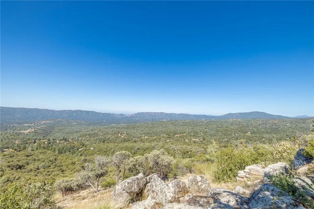 49 Old Yosemite Road Oakhurst, CA 93644 - Photo 14 of 41