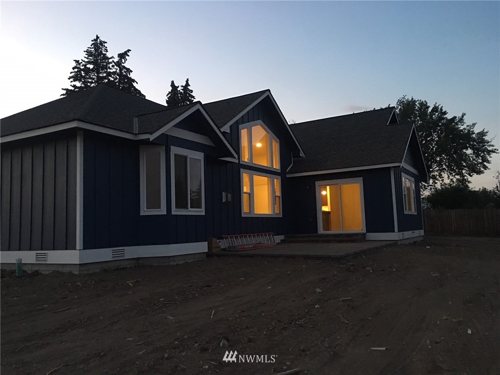 6 Viewpoint Road Ellensburg, WA 98926 - Photo 2 of 7 a view of a house with a street