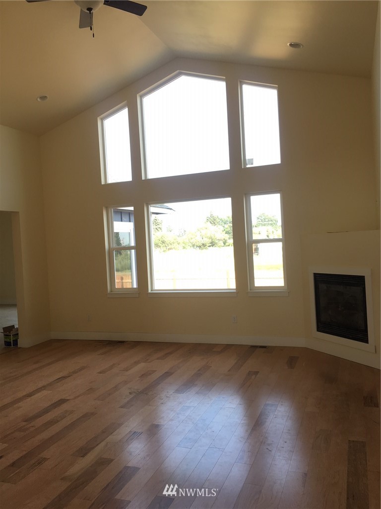 6 Viewpoint Road Ellensburg, WA 98926 - Photo 3 of 7 an empty room with wooden floor and windows