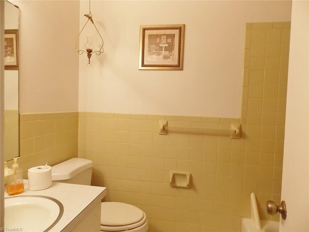 1364 Collinstown Road Westfield, NC 27053 - Photo 7 of 20 Full Bath 1