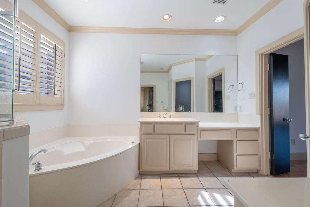 2706 Floyd Street Dallas, TX 75204 - Photo 18 of 22 a bathroom with a tub a sink and a mirror
