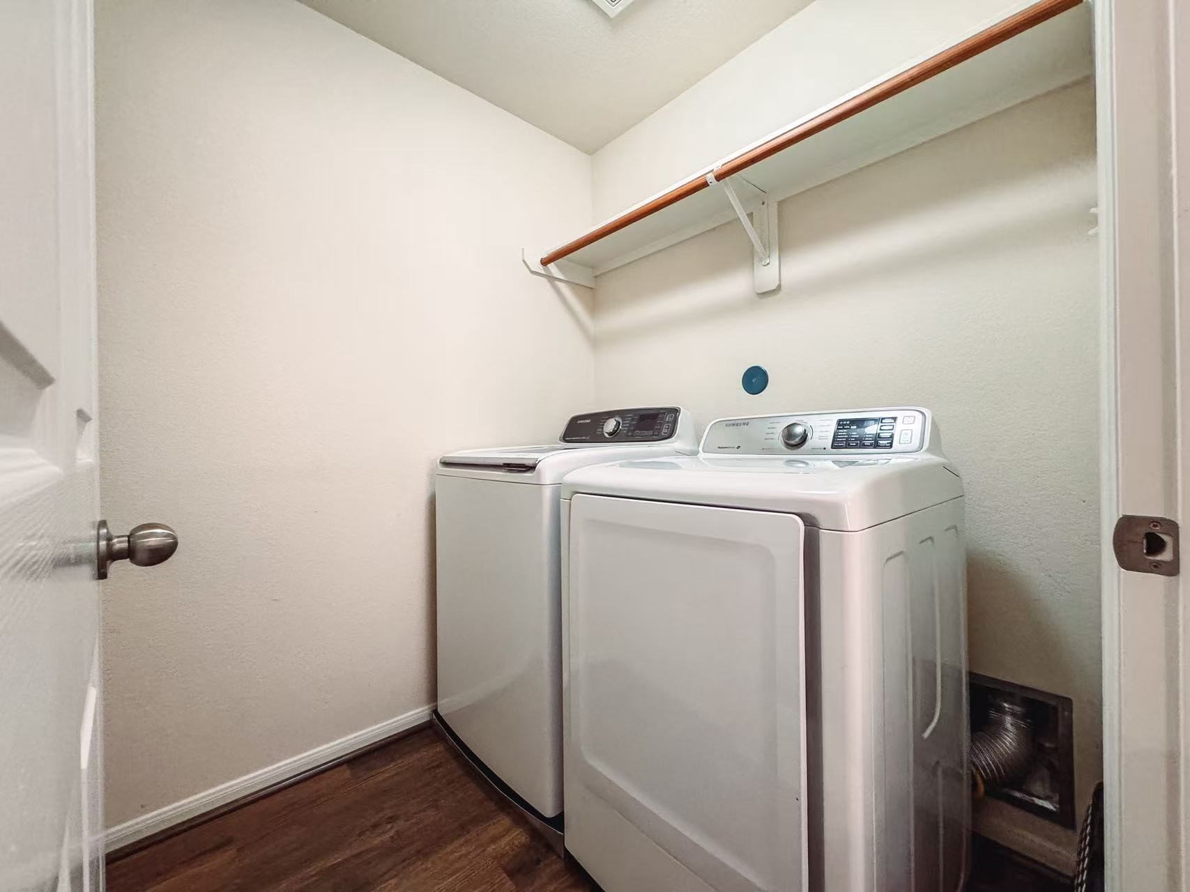 3923 Calgary Circle Missouri City, TX 77459 - Photo 22 of 25 a utility room with dryer and washer