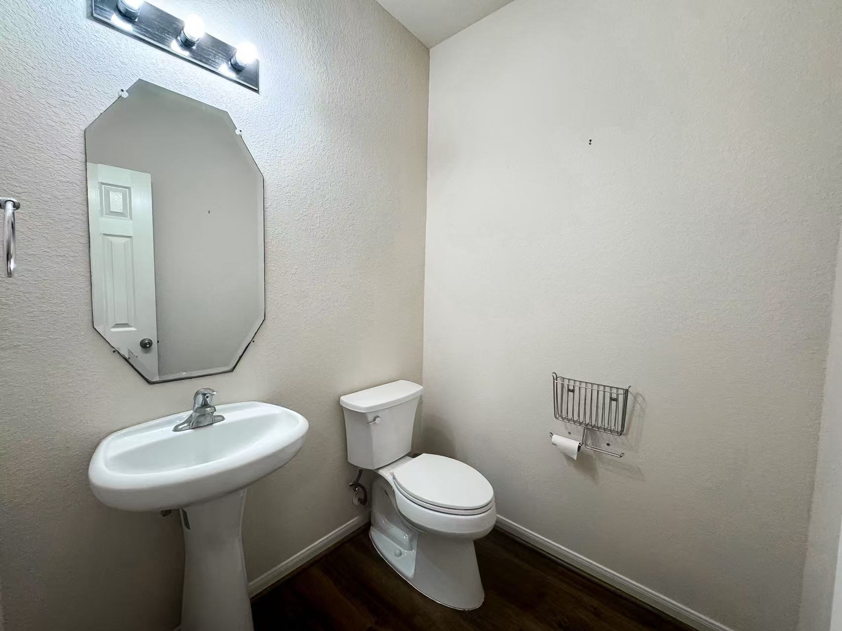 3923 Calgary Circle Missouri City, TX 77459 - Photo 9 of 25 a bathroom with a toilet a sink and mirror