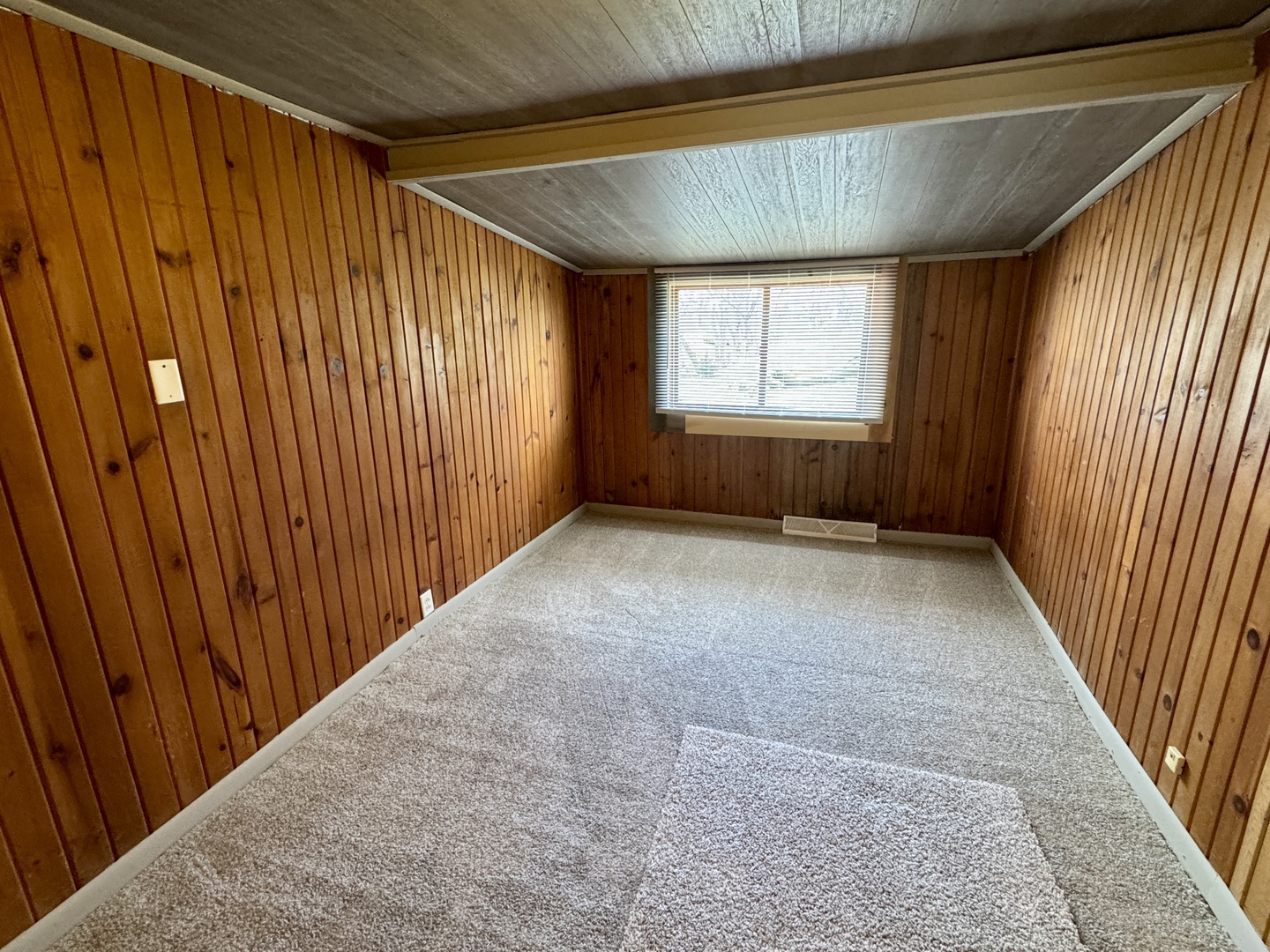 405 North 4th Street Neponset, IL 61345 - Photo 9 of 20 a view of an empty room with a window