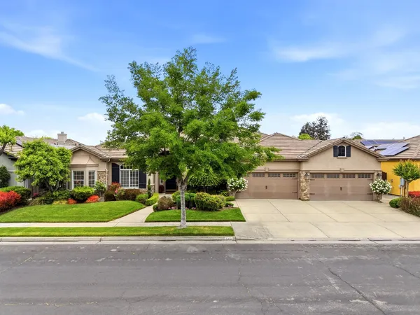 $985,000 | 649 West Enterprise Avenue, Clovis, CA 93619