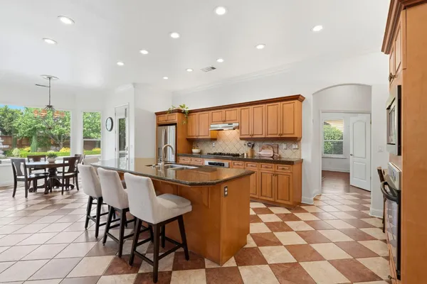 $985,000 | 649 West Enterprise Avenue, Clovis, CA 93619