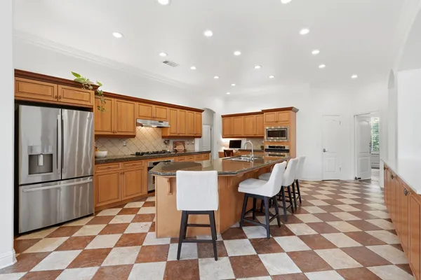 $985,000 | 649 West Enterprise Avenue, Clovis, CA 93619