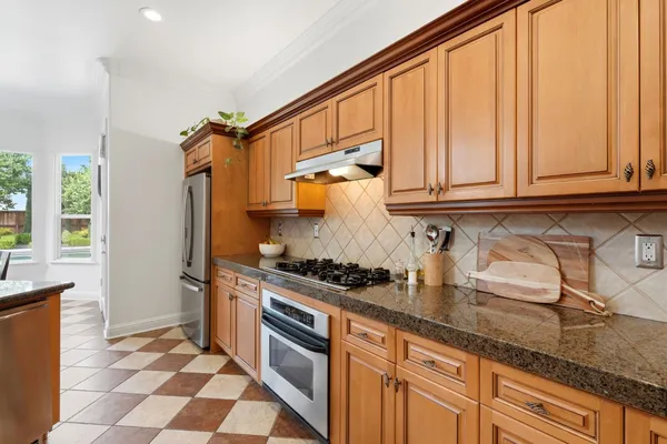 $985,000 | 649 West Enterprise Avenue, Clovis, CA 93619