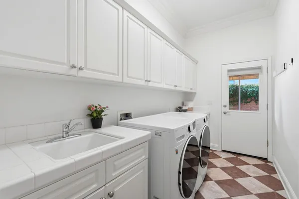 $985,000 | 649 West Enterprise Avenue, Clovis, CA 93619