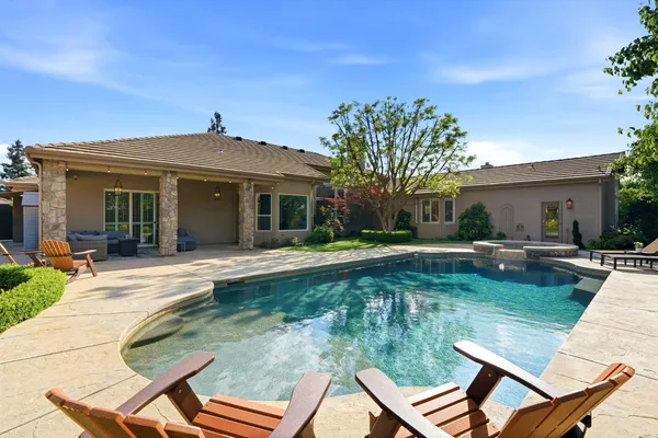 $985,000 | 649 West Enterprise Avenue, Clovis, CA 93619